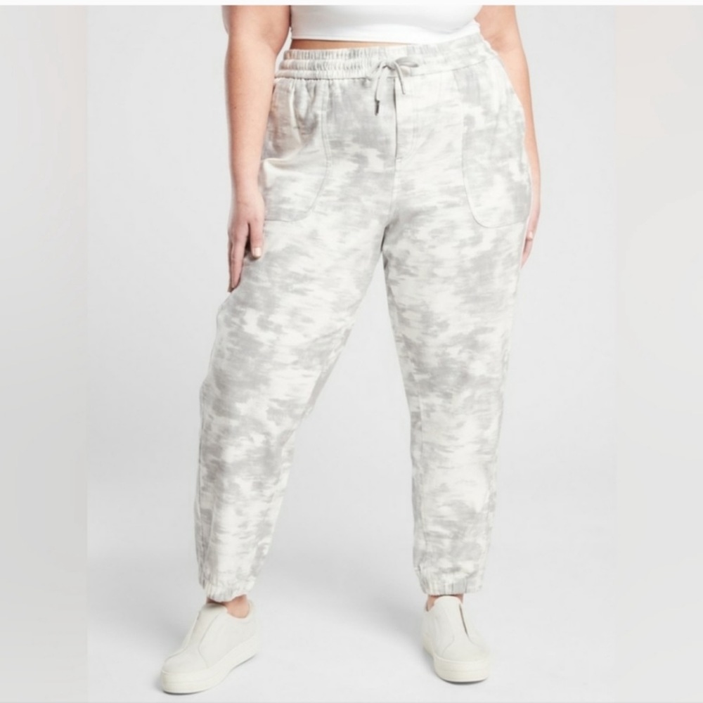 NWT farallón printed jogger by Athleta
